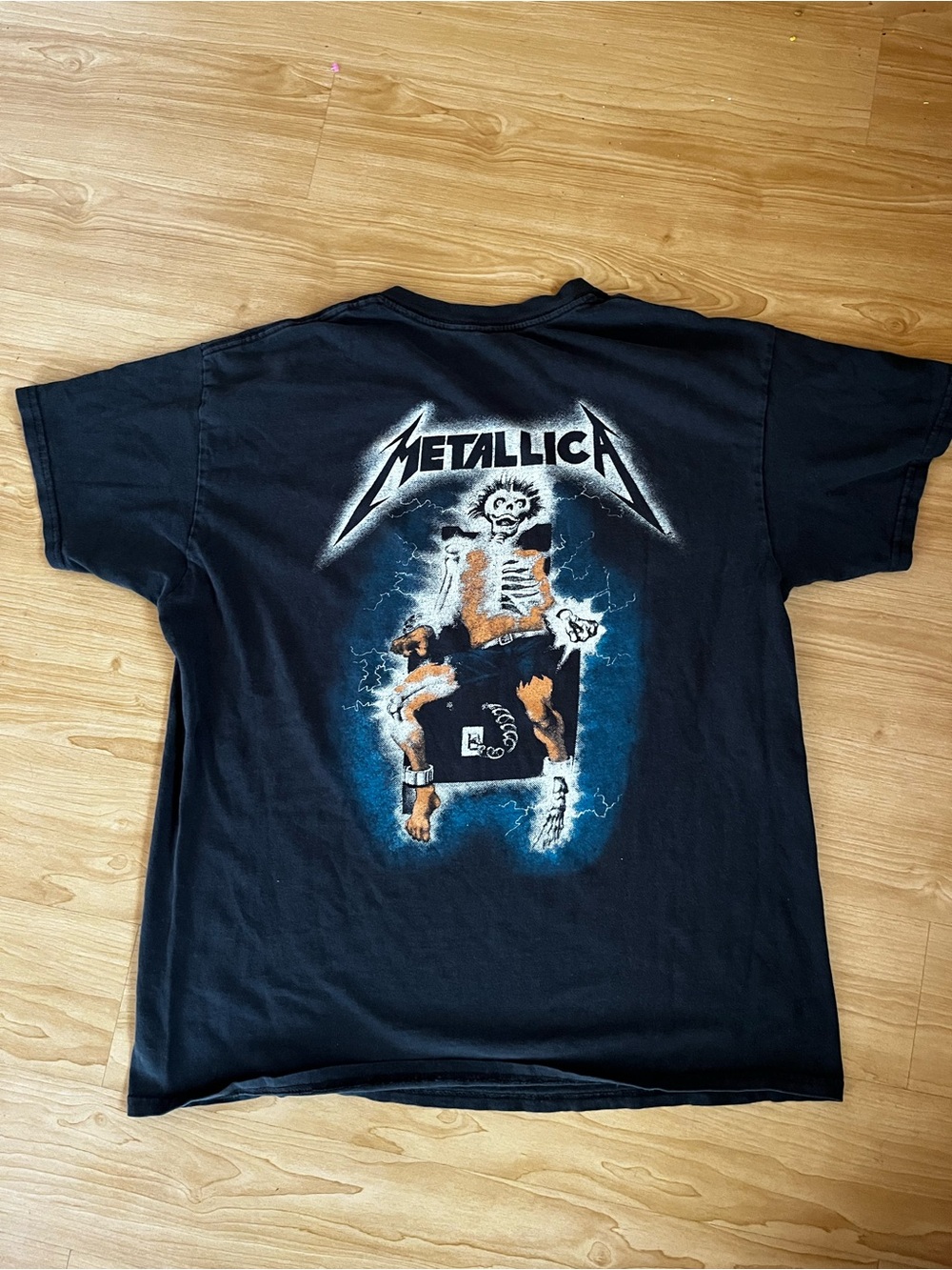 Y2k Vintage Metallica distressed graphic tee